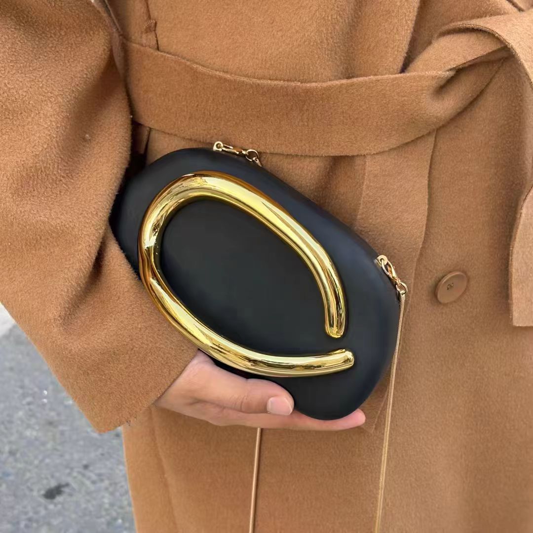Gold Metal Closure Box Clutch  - Women Bags Gold reseña y precio